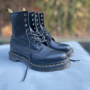 Dr. Martens Womens 1460 W Black Nappa Leather US Women's 8 M- BRAND NEW no box